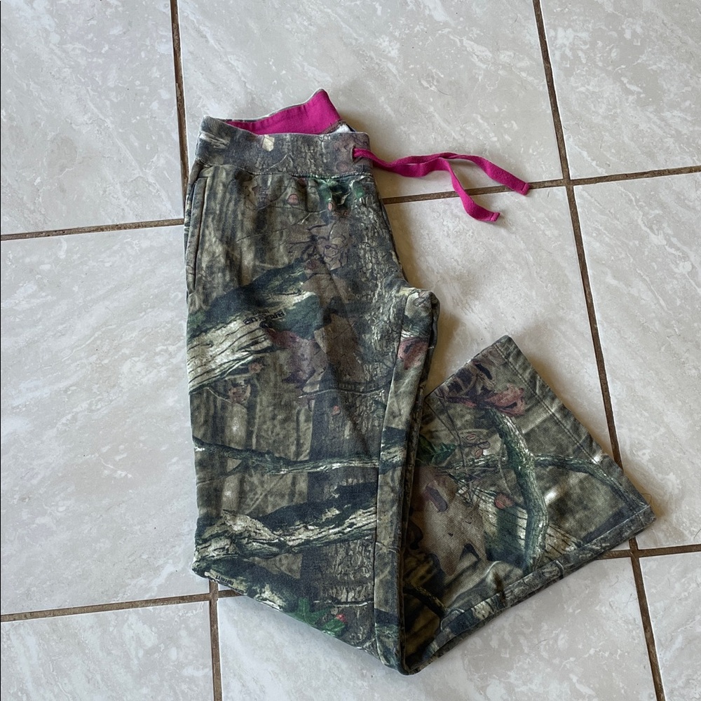 🌿 Realtree Camo Comfy Pants | Size Medium – Soft & Stylish
